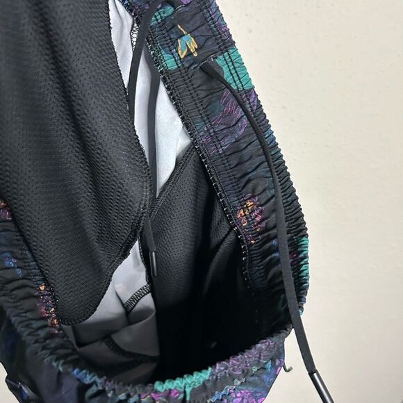 All In Motion Dark Floral Athletic Shorts Size M - Picture 11 of 12